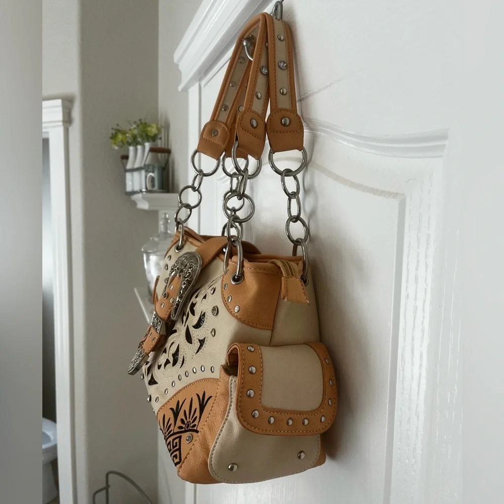 Cowgirl Trendy Peachy Tan and Cream Western Conceal and Carry Handbag - Picture 3 of 16